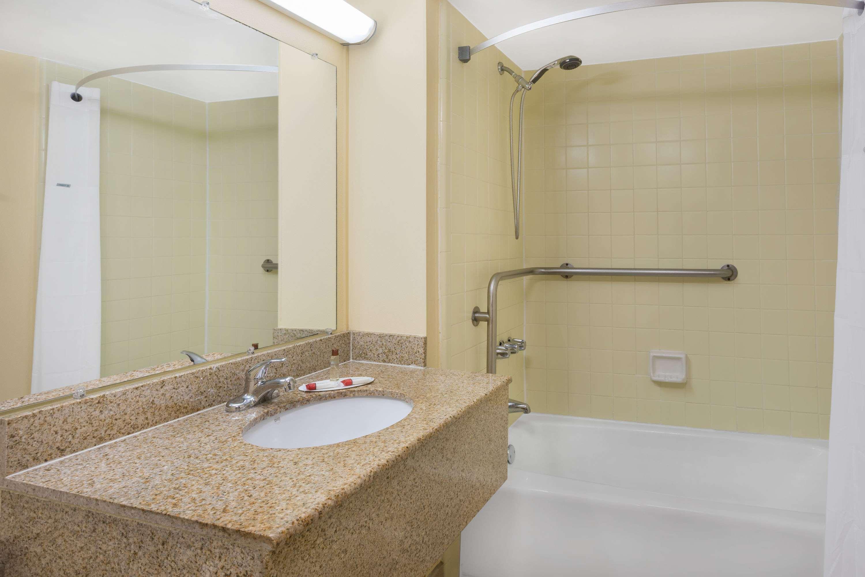Days Inn By Wyndham Mt Pleasant-Charleston-Patriots Point Ngoại thất bức ảnh