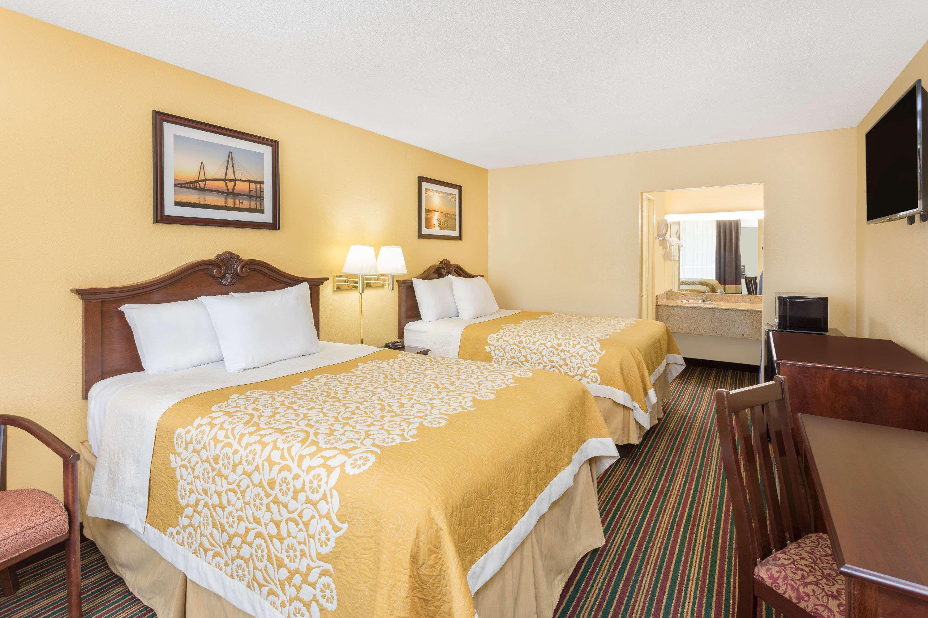 Days Inn By Wyndham Mt Pleasant-Charleston-Patriots Point Ngoại thất bức ảnh