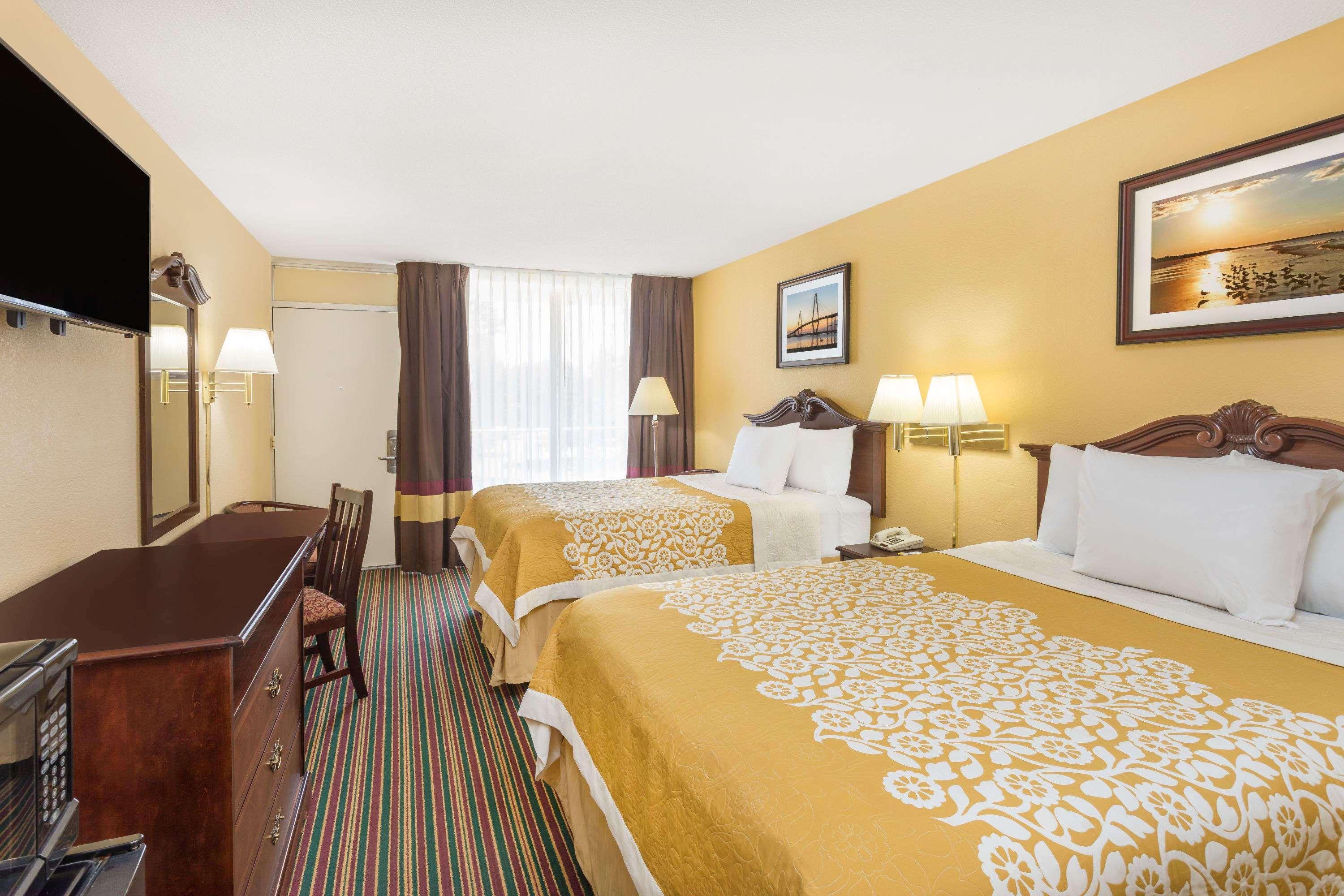 Days Inn By Wyndham Mt Pleasant-Charleston-Patriots Point Ngoại thất bức ảnh