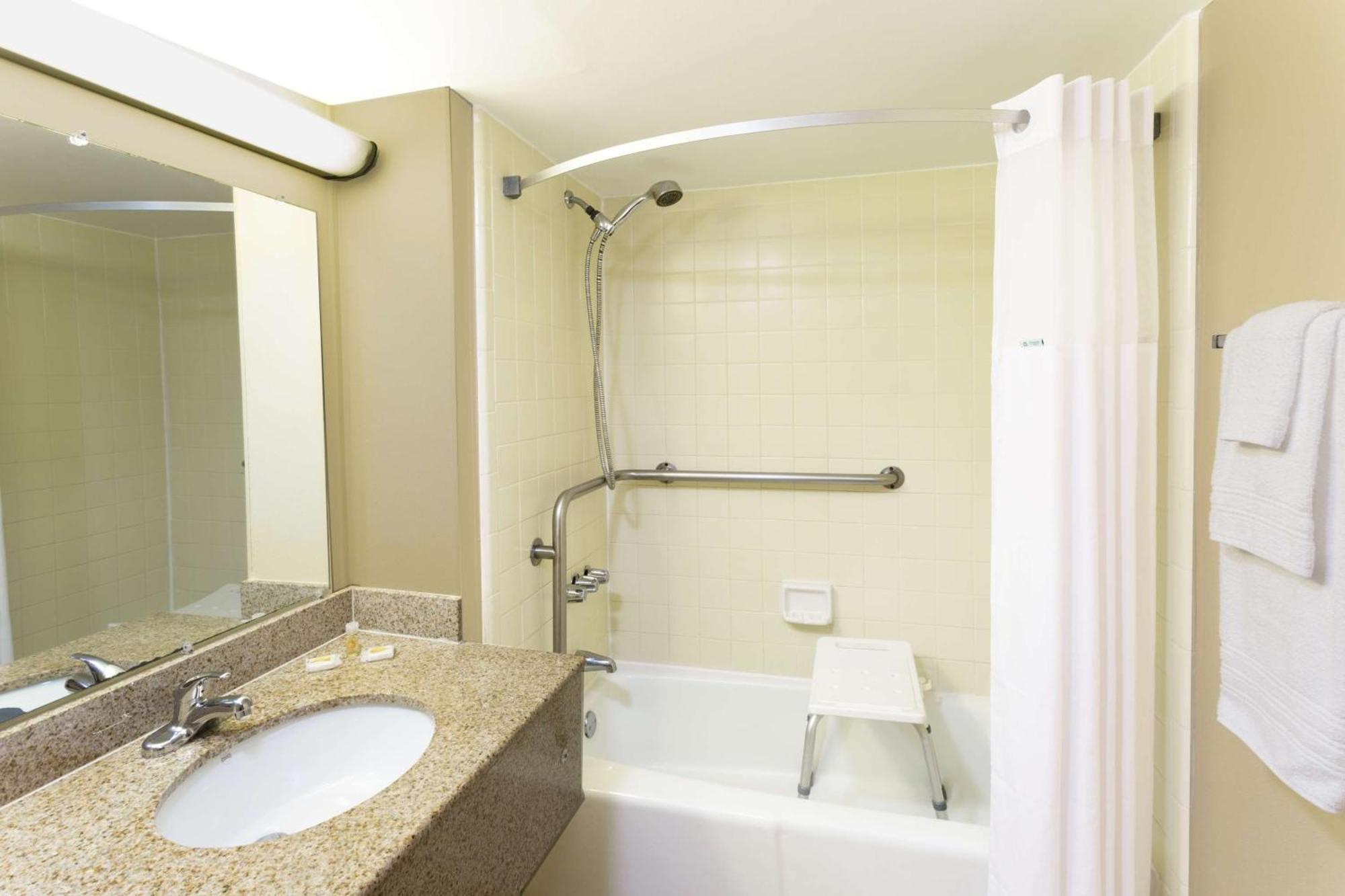 Days Inn By Wyndham Mt Pleasant-Charleston-Patriots Point Ngoại thất bức ảnh