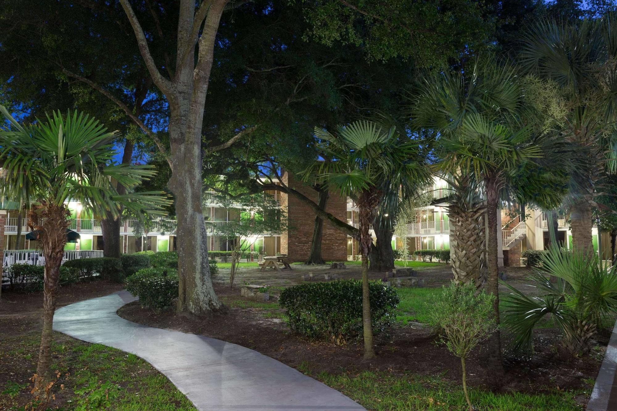 Days Inn By Wyndham Mt Pleasant-Charleston-Patriots Point Ngoại thất bức ảnh