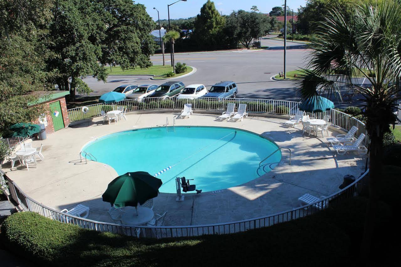Days Inn By Wyndham Mt Pleasant-Charleston-Patriots Point Ngoại thất bức ảnh